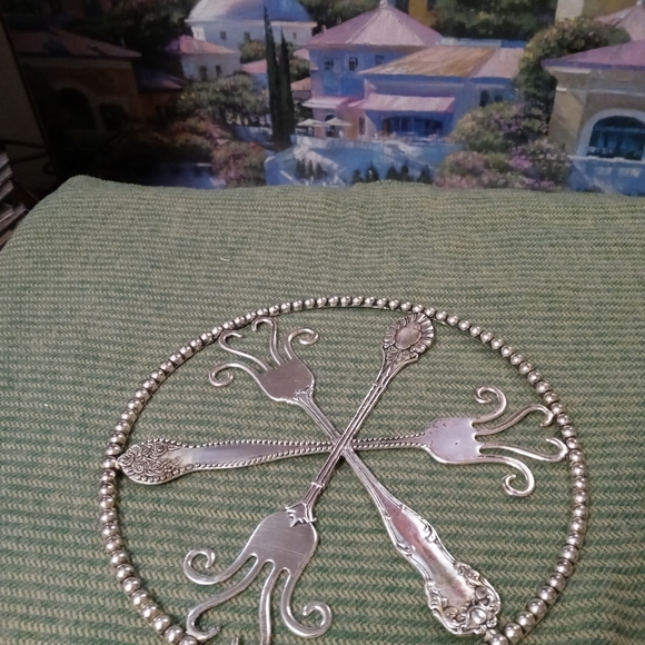 Wrought Iron Spanish Revival Medieval footed fruit basket & Hot Pot Holder🍜 - Picture 16 of 16